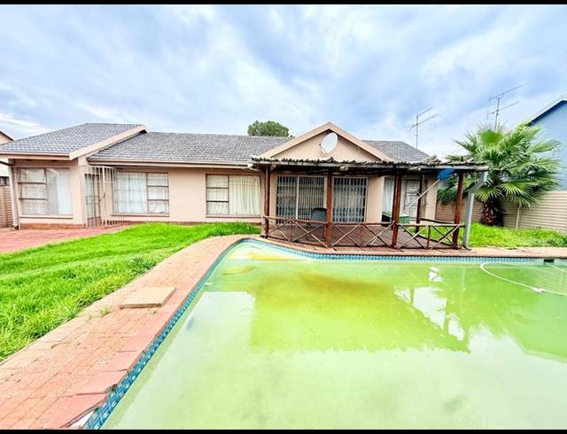 9 BEDROOM HOUSE FOR SALE IN VANDERBIJLPARK CE 5